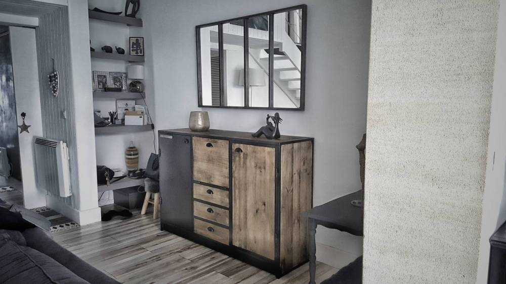 Buffet avec porte coulissante en métal sur Bordeaux