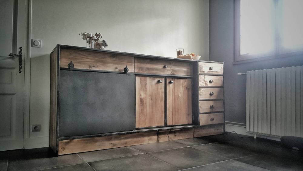 Buffet avec porte coulissante en métal sur Bordeaux