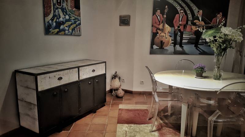 Buffet avec portes en métal et deux tiroirs bois sur Lacanau
