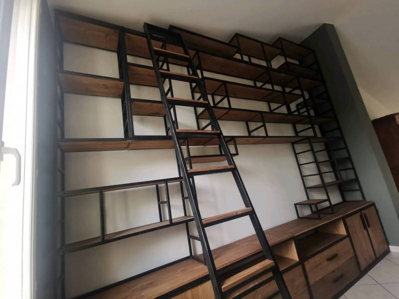 Echelle en métal et bois pour bibliothèque sur Pessac