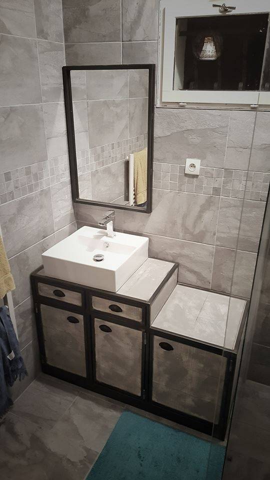 Création meuble sous vasque et miroir blanc aspect vintage à Gradignan