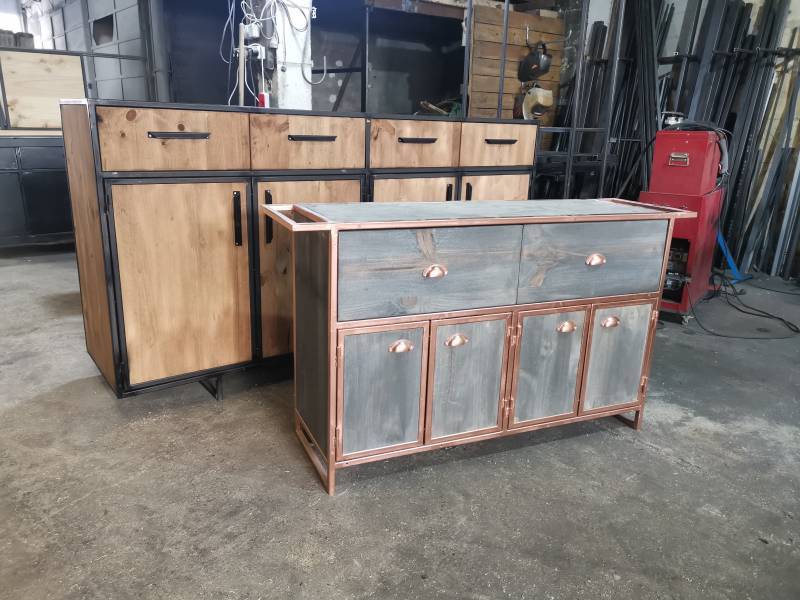 Meuble sous vasque cuivré