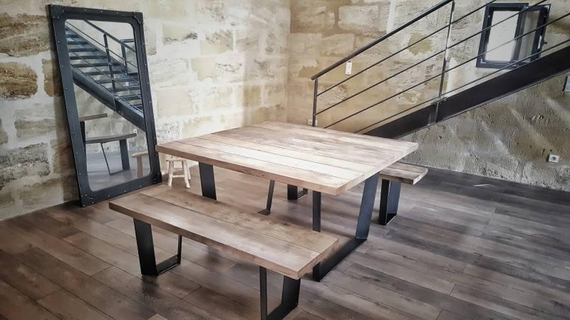 Table à Diner en Chêne massif et deux banc installés Sur Bordeaux