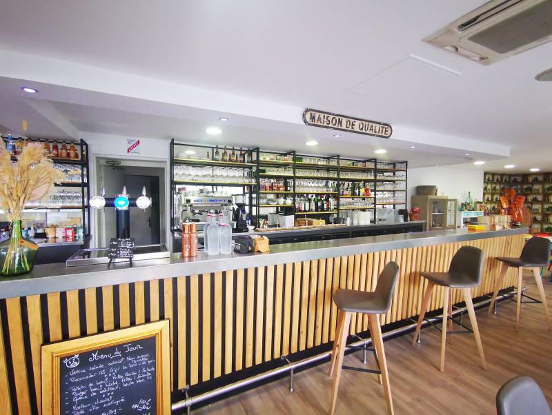 Comptoir et étagère en métal et chêne à Blanquefort