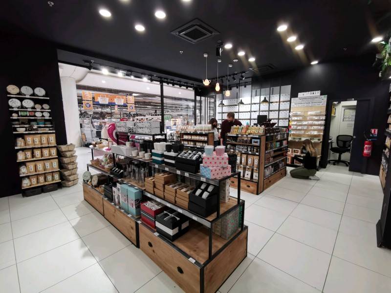 Rayonnage en pyramide style industriel sur Bordeaux