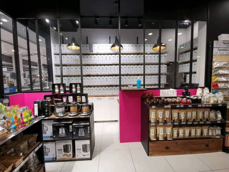 Installation de verrières style industriel dans un magasin sur Nantes